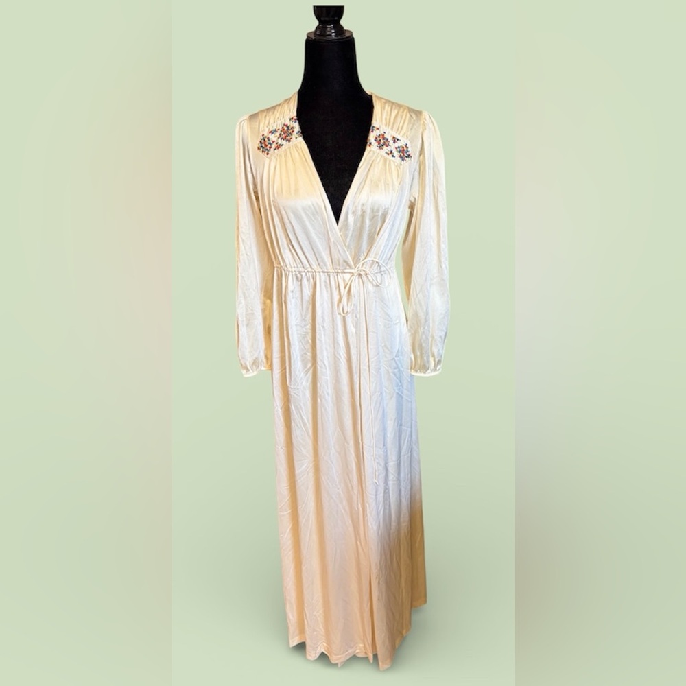 Cream vintage JCPenney nylon long nightgown and robe  with Aztec design size XS